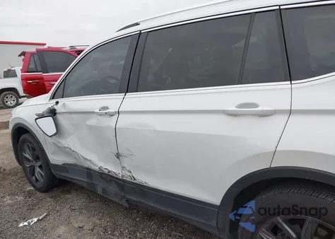 2022 Volkswagen Tiguan 2.0T Se z USA, uszkodzony, nr VIN 3VV2B7AX8NM138155